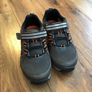 Toddler/little boy shoes - Size 11